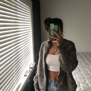 super soft zip up hoodie!🤍